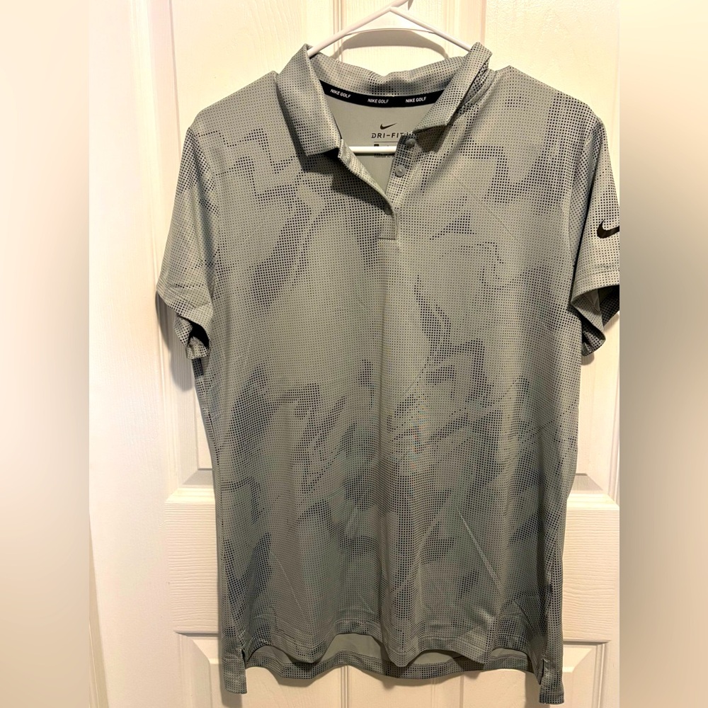 Nike golf, Women’s Large, 3 button pullover.